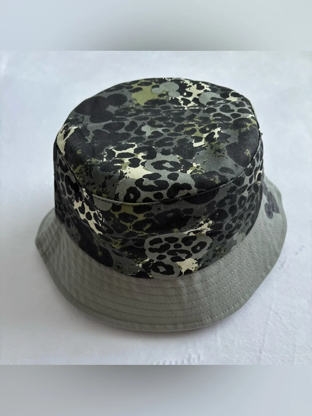 Disney Spirit Jersey Adult Mickey Mouse Animal Print Leopard Bucket Hat NWT